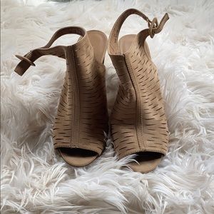 4 inch Tan Open toe shoes